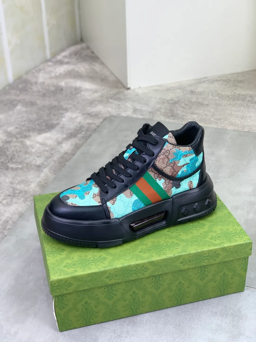 Men's shoes P440 💰[New style]🆘 The latest model from Gucci GUCCI official website🎁Classic casual fashion high-top men's shoes👟Best model💥The version is simple and elegant, exclusive for trendy men. Unique official website latest brand elements👑Gucci original decoration, fashionable and generous, the fabric is original soft calfskin➕Comfortable soft first-layer pigskin lining ✅The official website specifies the wear-resistant casual outsole, the classic model is taken in kind🎬Color: 4️⃣colors available😍Number: 38-44